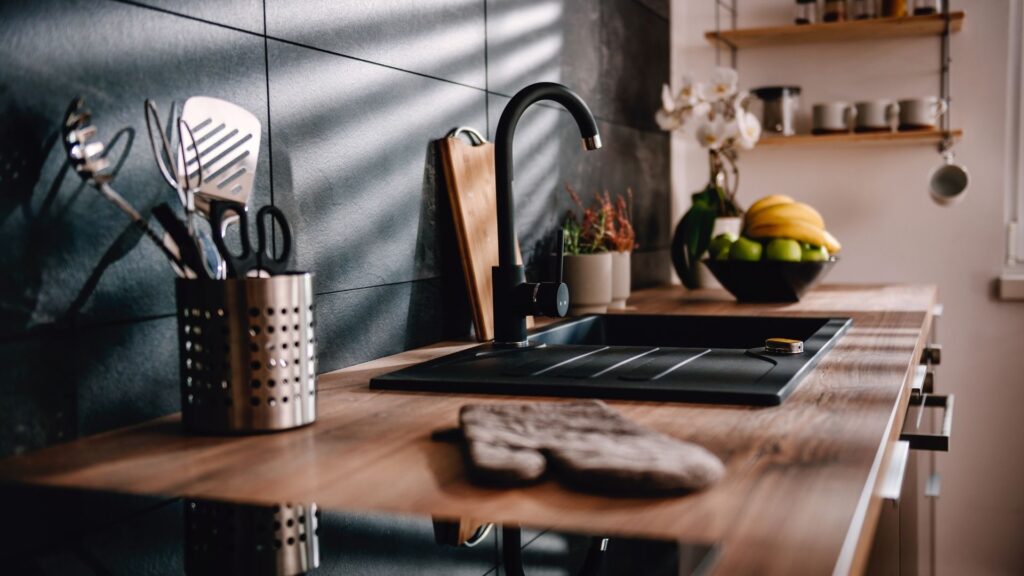 Mutfak evimizin en çok vakit geçirdiğimiz alanlarından biri olabilir. Peki keyifli bir mutfak için mutfağımızı nasıl organize etmeliyiz?